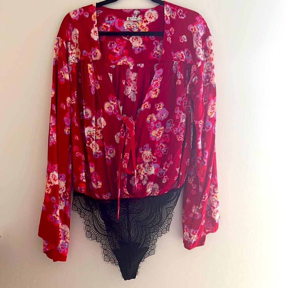 FREE PEOPLE! My Posh Peps! Bell sleeves, size medium, NEVA worn! Lace bottom!